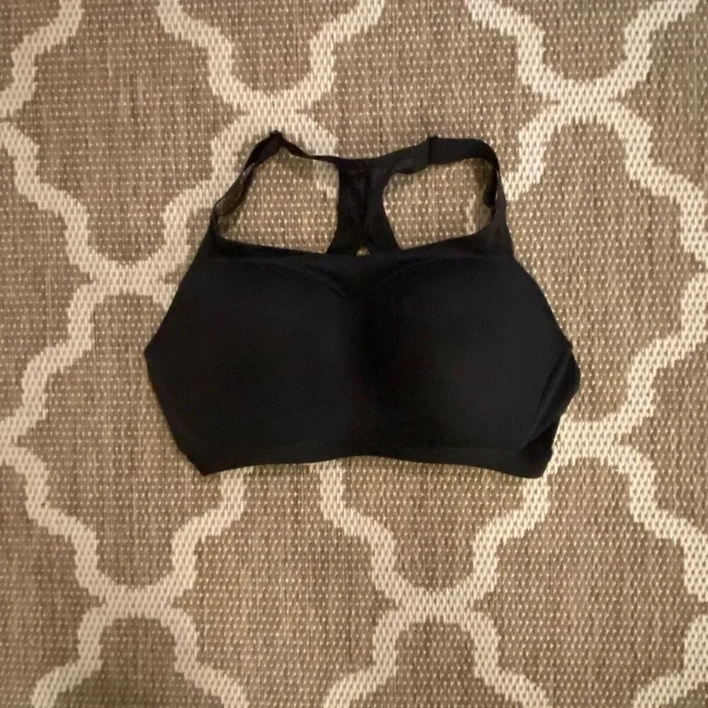 Victoria’s Secret incredible sports bra size 38D